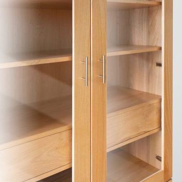 Display Cabinet: A Fusion of Modern Elegance and Traditional Craftsmanship