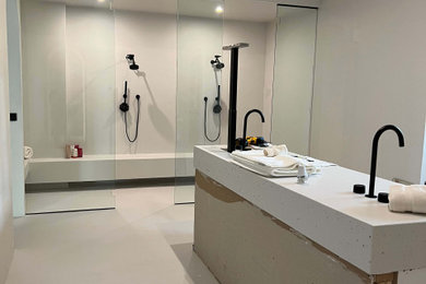 Example of a minimalist bathroom design in Las Vegas