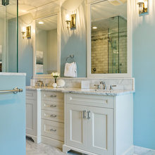 vanity   design of the middle portion between the 2 mirrors