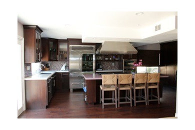 Home design - transitional home design idea in Los Angeles