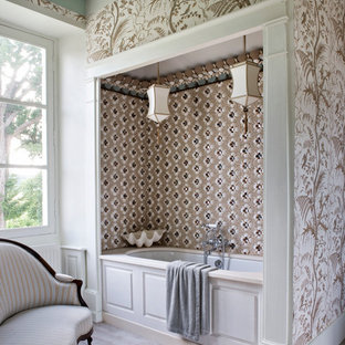 Inspiration pour une maison victorienne de taille moyenne.