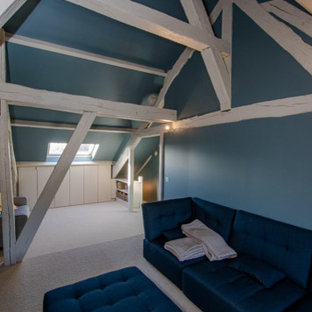 Example of a coastal home theater design in Le Havre