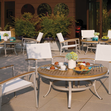 Travira Cafe Set on Patio