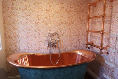 他の地域にあるラグジュアリーな小さなトラディショナルスタイルのおしゃれな浴室の写真