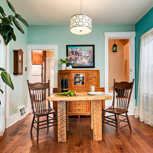 Salle à manger romantique avec un mur bleu : Photos et ...