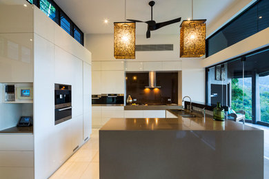 This is an example of a modern kitchen in Cairns.