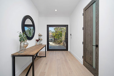 Minimalist home design photo in Los Angeles