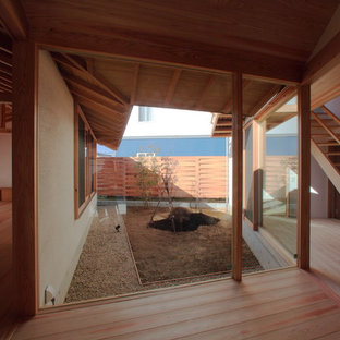 他の地域のモダンスタイルのおしゃれな中庭のテラス (張り出し屋根) の写真