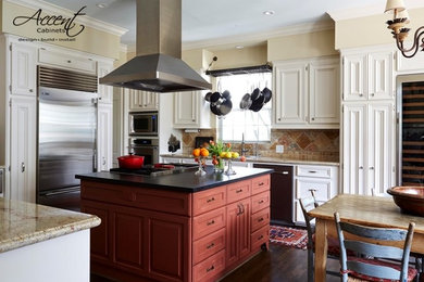 Inspiration for a large transitional u-shaped eat-in kitchen in Houston with an undermount sink, recessed-panel cabinets, white cabinets, granite benchtops, mosaic tile splashback, stainless steel appliances, dark hardwood floors and with island.
