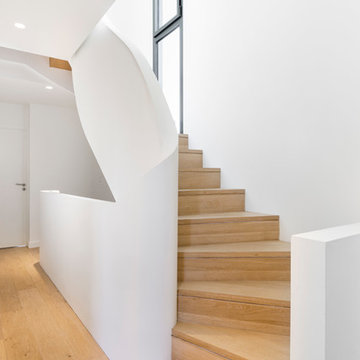 Escalier moderne dans une demeure à Dinard