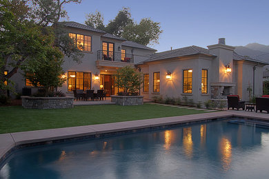 Elegant exterior home photo in Los Angeles