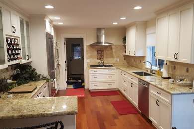 Example of a kitchen design in San Francisco