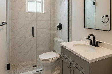 Bathroom - bathroom idea in New York