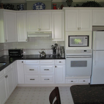Cabinet Refacing in White Painted Maple