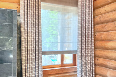 Свежая идея для дизайна: серо-белая гостиная комната среднего размера в современном стиле с с книжными шкафами и полками, бежевыми стенами, телевизором на стене, зоной отдыха, коричневым полом, деревянным потолком, деревянными стенами и красивыми шторами - отличное фото интерьера