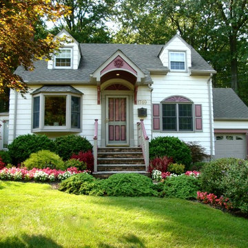 A CHARMING CAPE COD (View 1)