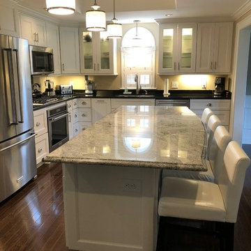 Chic Transitional Kitchen