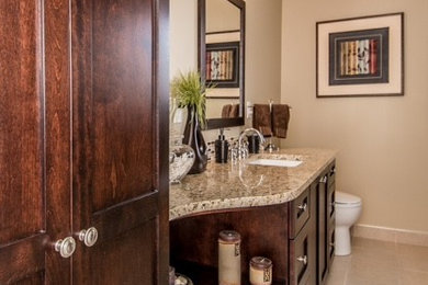 Example of a classic bathroom design in Ottawa
