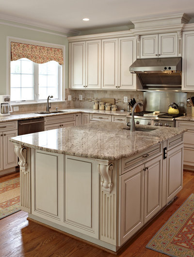 Traditional Kitchen by Designing Solutions