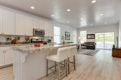 Kitchen - kitchen idea in Salt Lake City