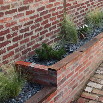 Muret et Jardinières en brique - Terrasse bois Grad Thermofrêne