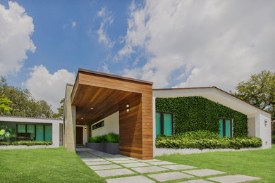 Exterior home idea in Miami