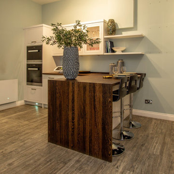 Ex Display Kitchen, Harvey Jones Linear, Breakfast Bar