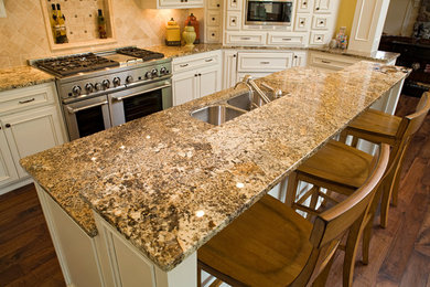 Example of a classic kitchen design in Minneapolis