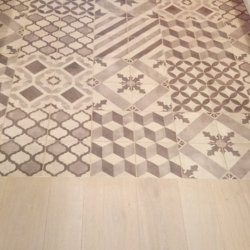 gres effetto cementina e parqut rovere sbiancato