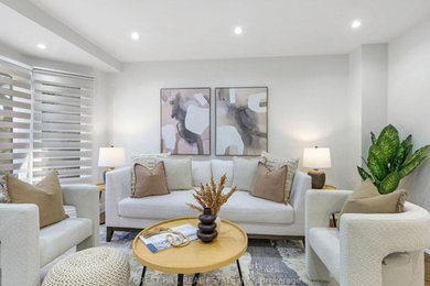 Living room photo in Toronto
