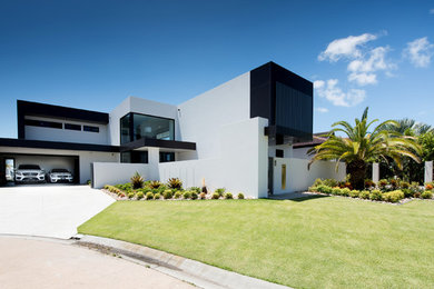 Large contemporary two-storey house exterior in Gold Coast - Tweed.