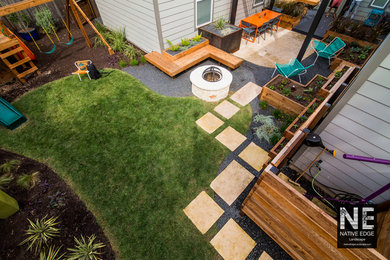 Inspiration for a mid-sized modern backyard full sun xeriscape in Austin with a fire feature and natural stone pavers.