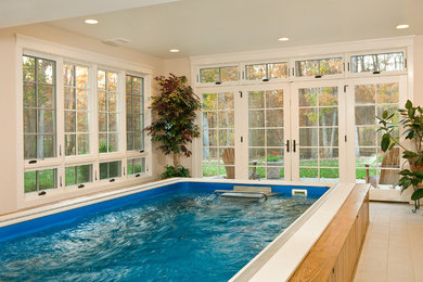 Inspiration for a modern pool in Richmond.