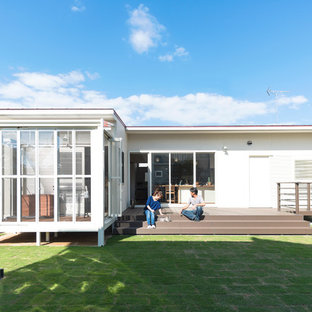 他の地域のアジアンスタイルのおしゃれな裏庭のデッキ (日よけなし) の写真