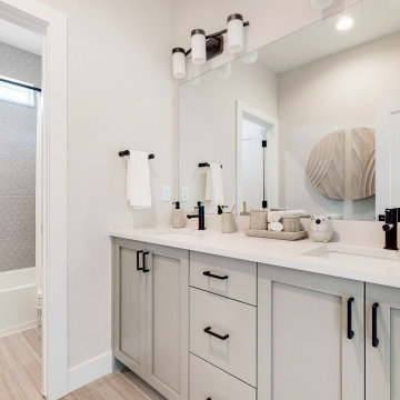 Bright and Neutral Family Home - bathroom