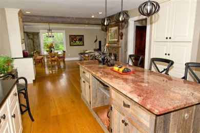 Photo of a large eclectic l-shaped eat-in kitchen in New York.