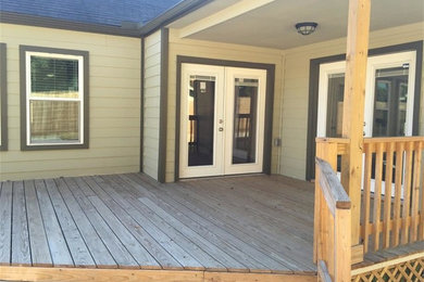 Inspiration for a large modern backyard deck remodel in Houston with no cover