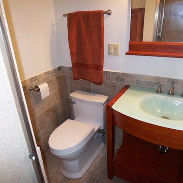 Tiny bath with style, function and easy to maintain