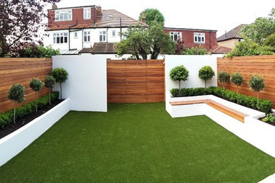 Photo of a small contemporary back garden in London.