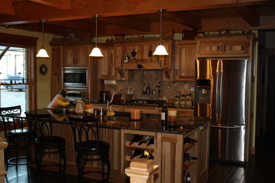 Example of an arts and crafts kitchen design in St Louis
