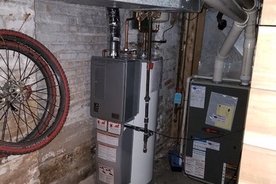 Inspiration for a timeless basement remodel in Chicago