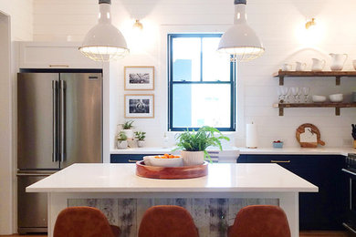Kitchen - contemporary kitchen idea in Sacramento