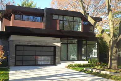 Inspiration for a modern front yard landscaping in Toronto.
