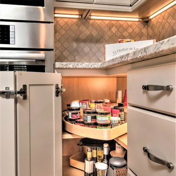Classic Kitchen in Villa Marshmallow finish