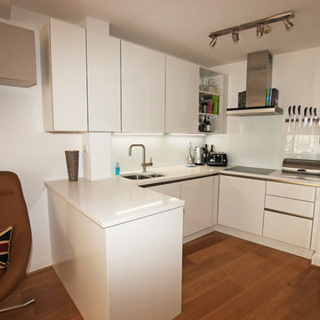 White gloss kitchens by LWK Kitchens