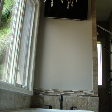 Warm neutral bathroom