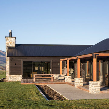 Clutha River Farmhouse