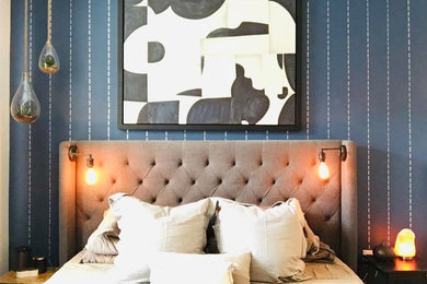 Bedroom - modern bedroom idea in Miami