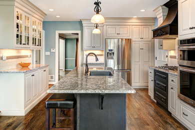 Elegant kitchen photo in Louisville