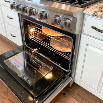 LeClaire Iowa Traditional Kitchen With Viking Appliances